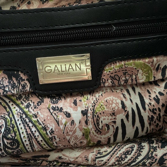 Galian Quilted Shoulder Bag - Picture 6 of 11